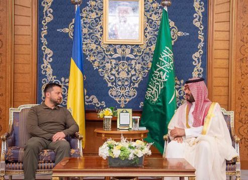 ولي العهد السعودي يؤكد حرص المملكة ودعمها لحل الأزمة الأوكرانية
