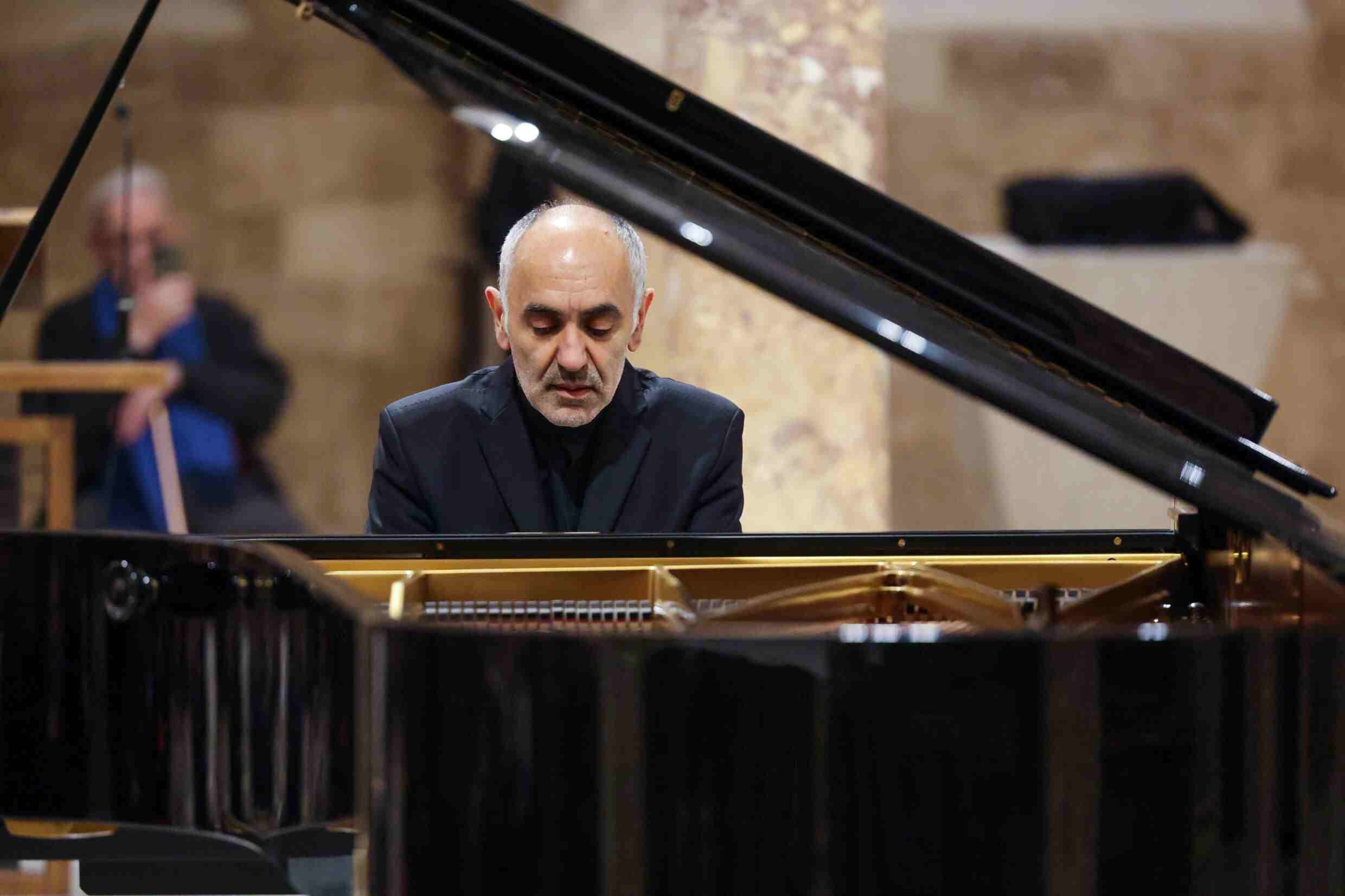عبد الرحمن الباشا يعزف "الروحانية" و"العذوبة" والانكسار و"رائحة لبنان"