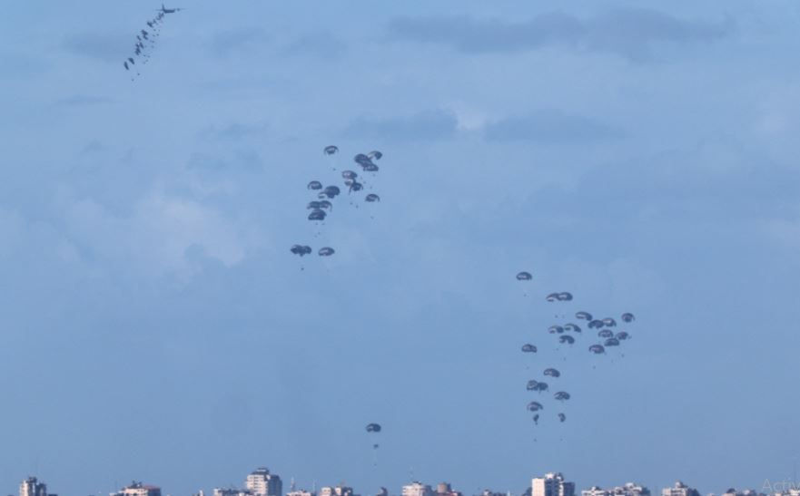 الجيش الأميركي يُعلن عن إنزال جوي جديد لقطاع غزة 