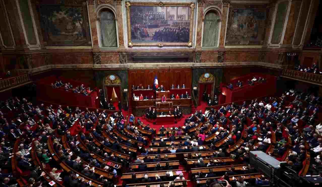 الجمعية الوطنية الفرنسية تتبنى قرارا يندّد بـ"القمع الدامي والقاتل" لجزائريين قبل 63 عاما