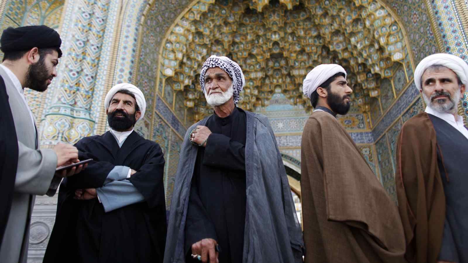 التشکيك في الأساس الديني للنظام الايراني