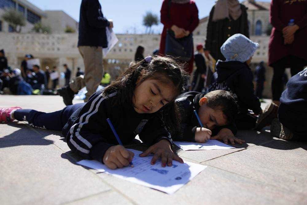 إسرائيل تعيد فتح المدارس