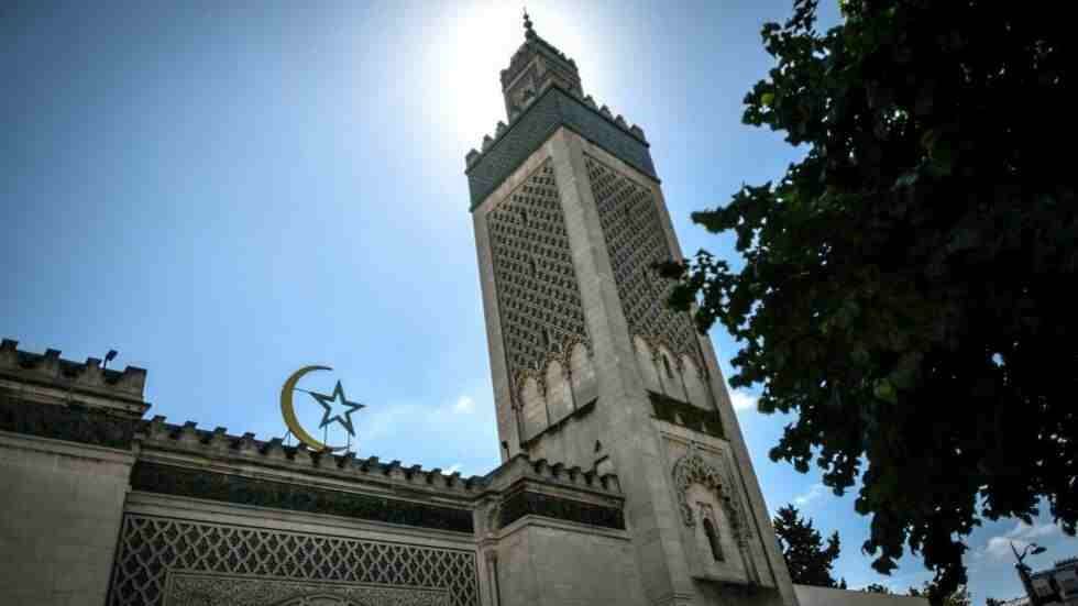 مسجد باريس يعرب عن "قلقه العميق" بشأن تصريحات رئيس الوزراء الفرنسي حول "التسلل الإسلامي" عبر المدارس