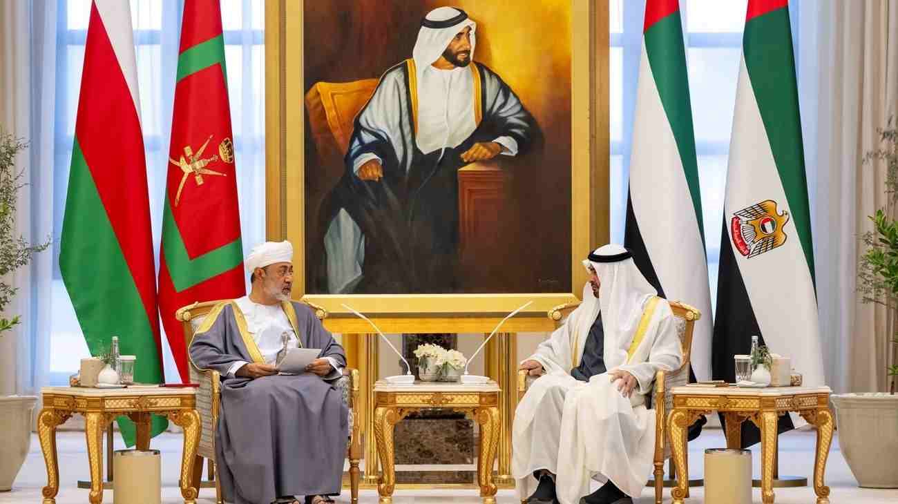 رئيس الإمارات وسلطان عُمان يبحثان تعزيز "العلاقات الأخوية" والتطورات في المنطقة