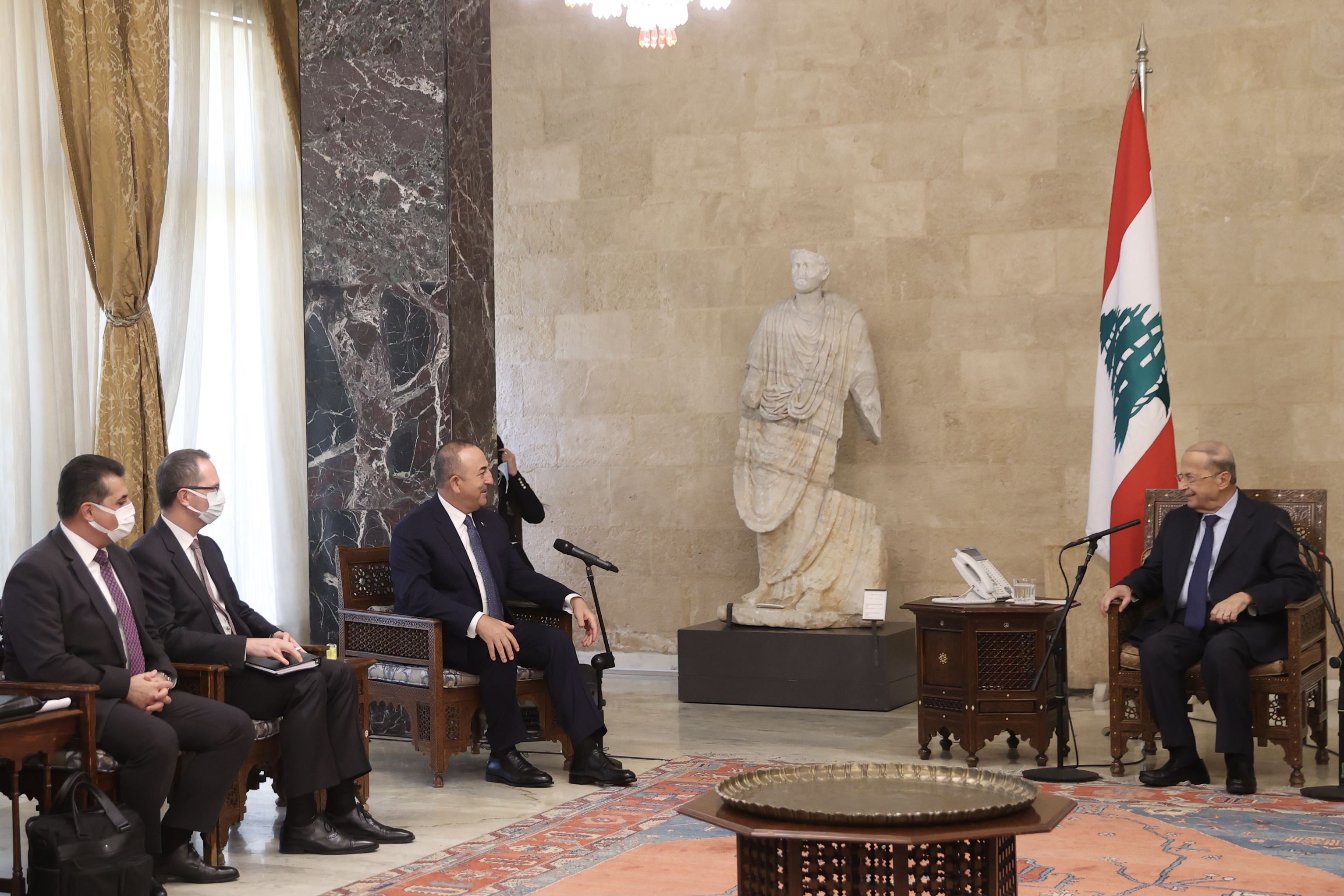 وزير الخارجية التركي يلتقي الرئيس اللبناني في بيروت
