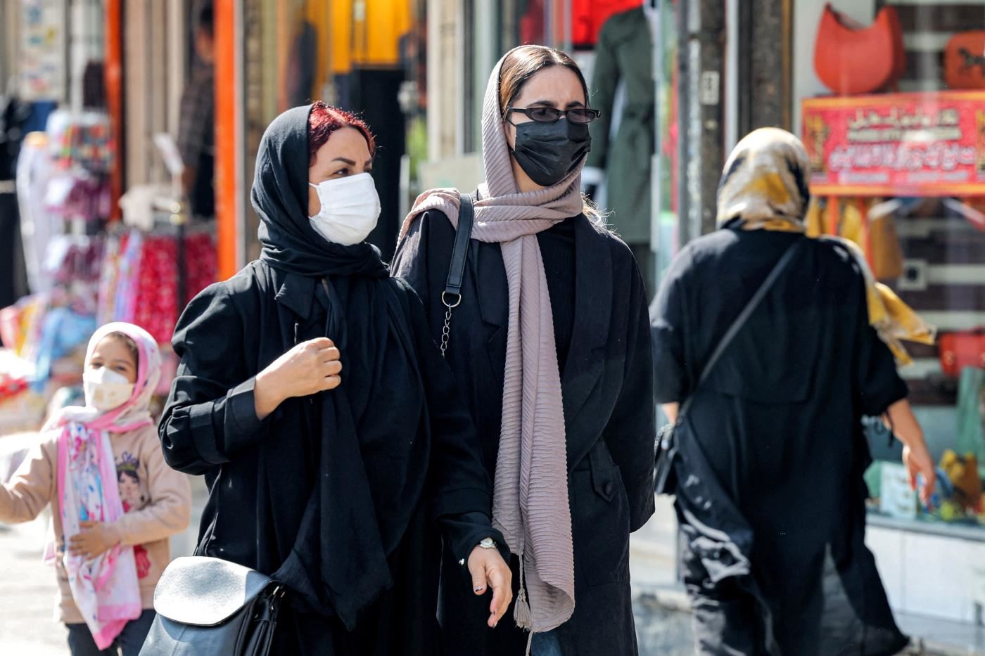"يُقوّض حقوق النساء": إيران تبدأ تنفيذ قانون الأسرة المثير للجدل