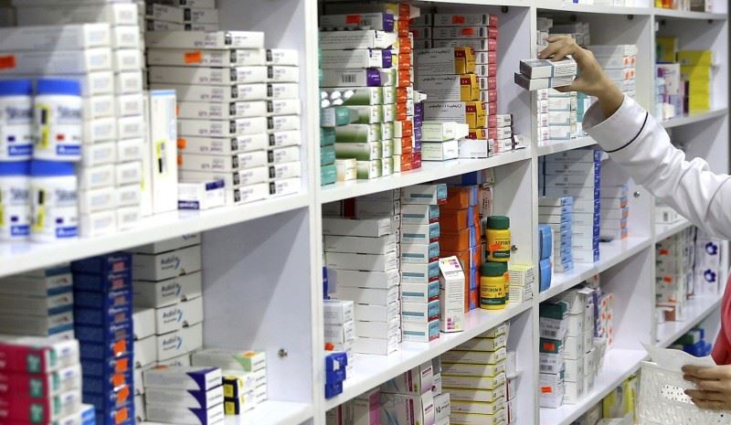 إرتفاع أسعار الأدوية في لبنان وبعضها يتخطى الـ800%.. سوق سوداء وتزوير في الصيدليات 