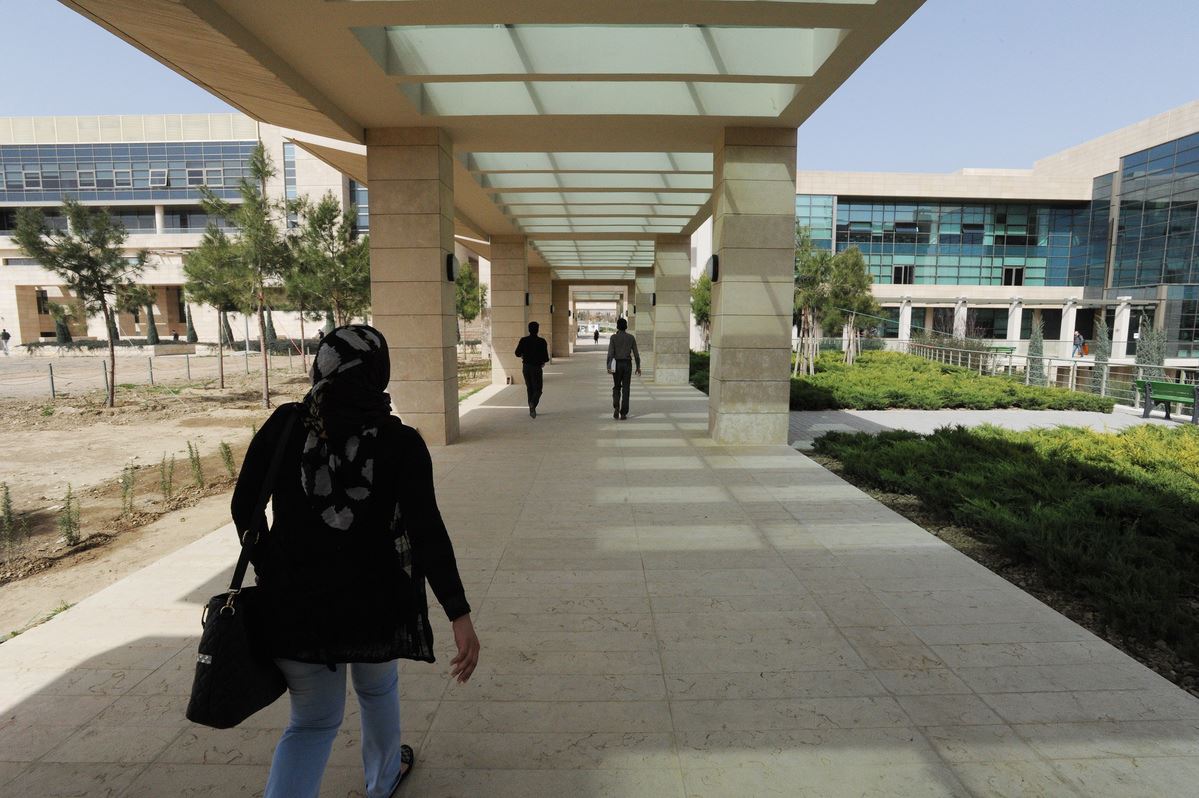 فضيحة بيع الشهادات لطلاب عراقيين: استقالات في جامعات لبنانية!