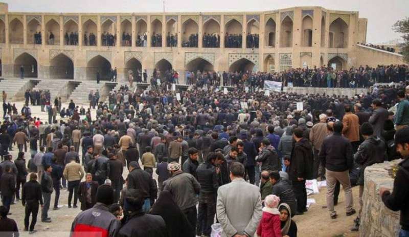 آلاف الإيرانيين يتظاهرون في أصفهان!