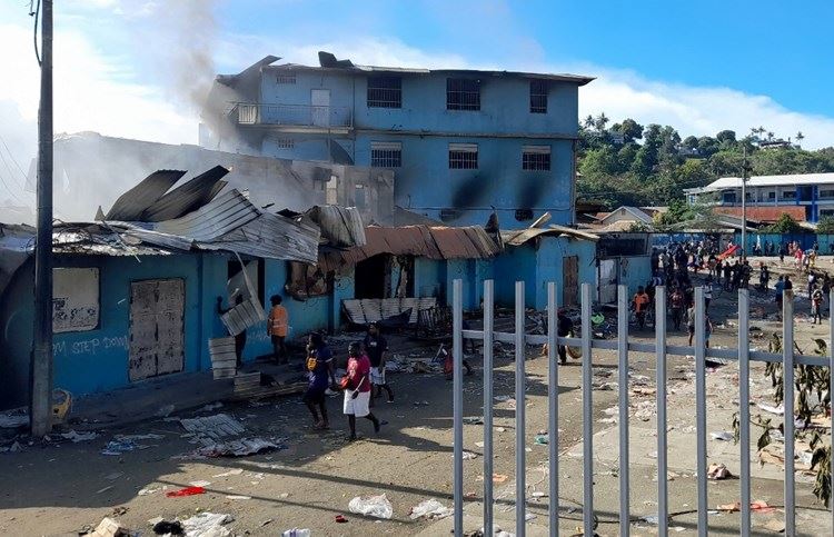 أعمال الشغب في جزر سليمان تتواصل.. وإحراق مبانٍ وأعمال نهب
