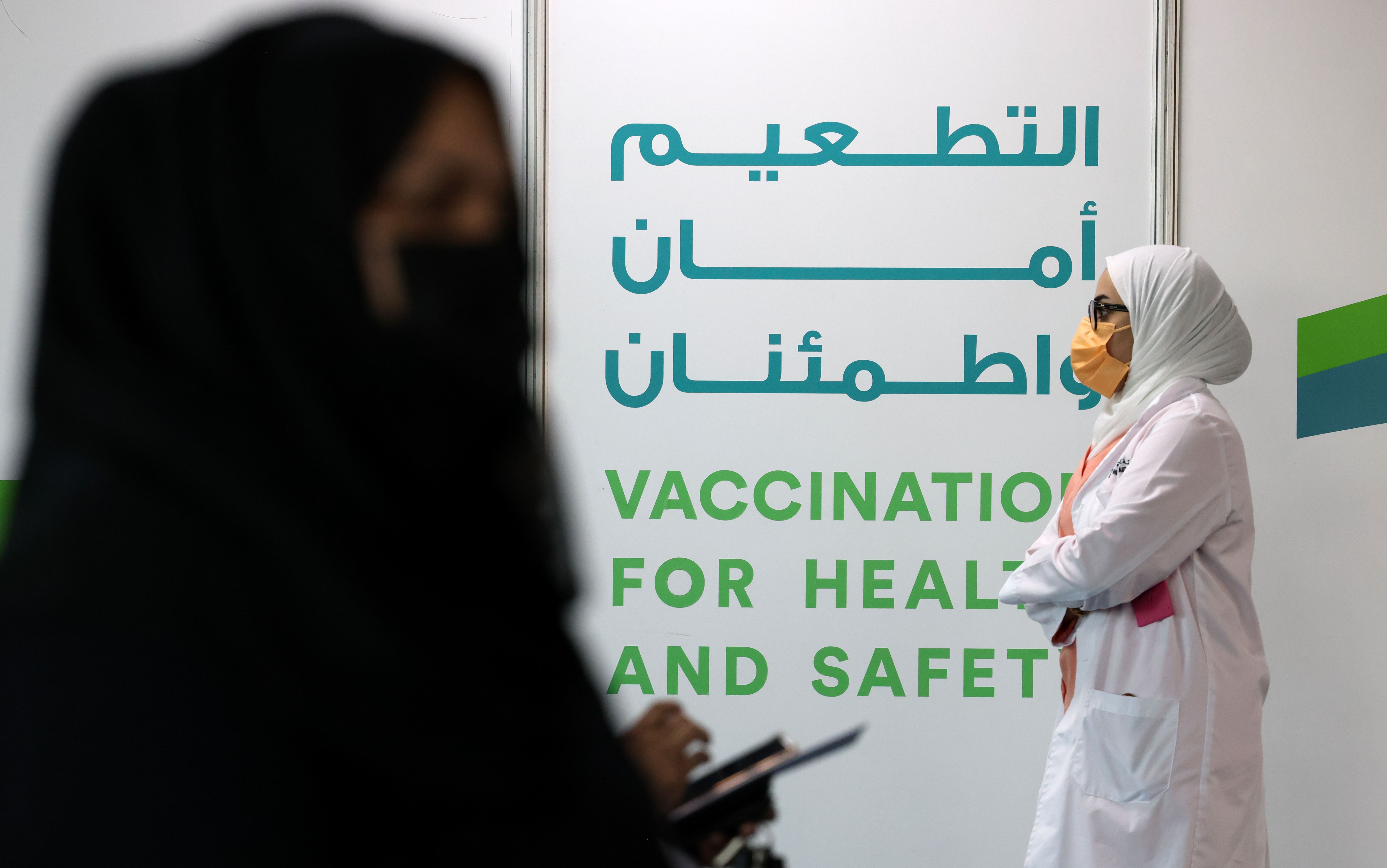 الإمارات: 100% من السكان تلقوا الجرعة الأولى من لقاح كوفيد-19