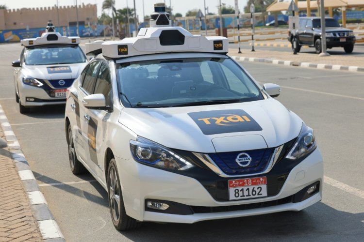 روبوتاكسي ... سيارات أجرة ذاتية القيادة في الإمارات 
