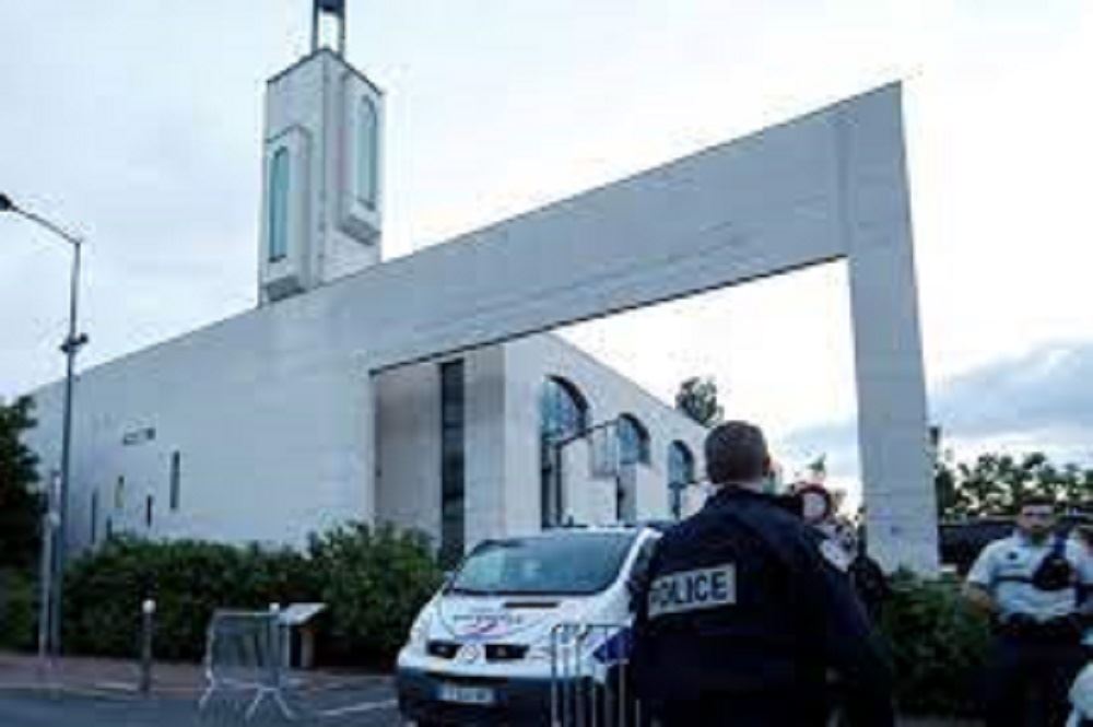 الداخلية الفرنسية تغلق مسجداً: "خطبه متطرفة"
