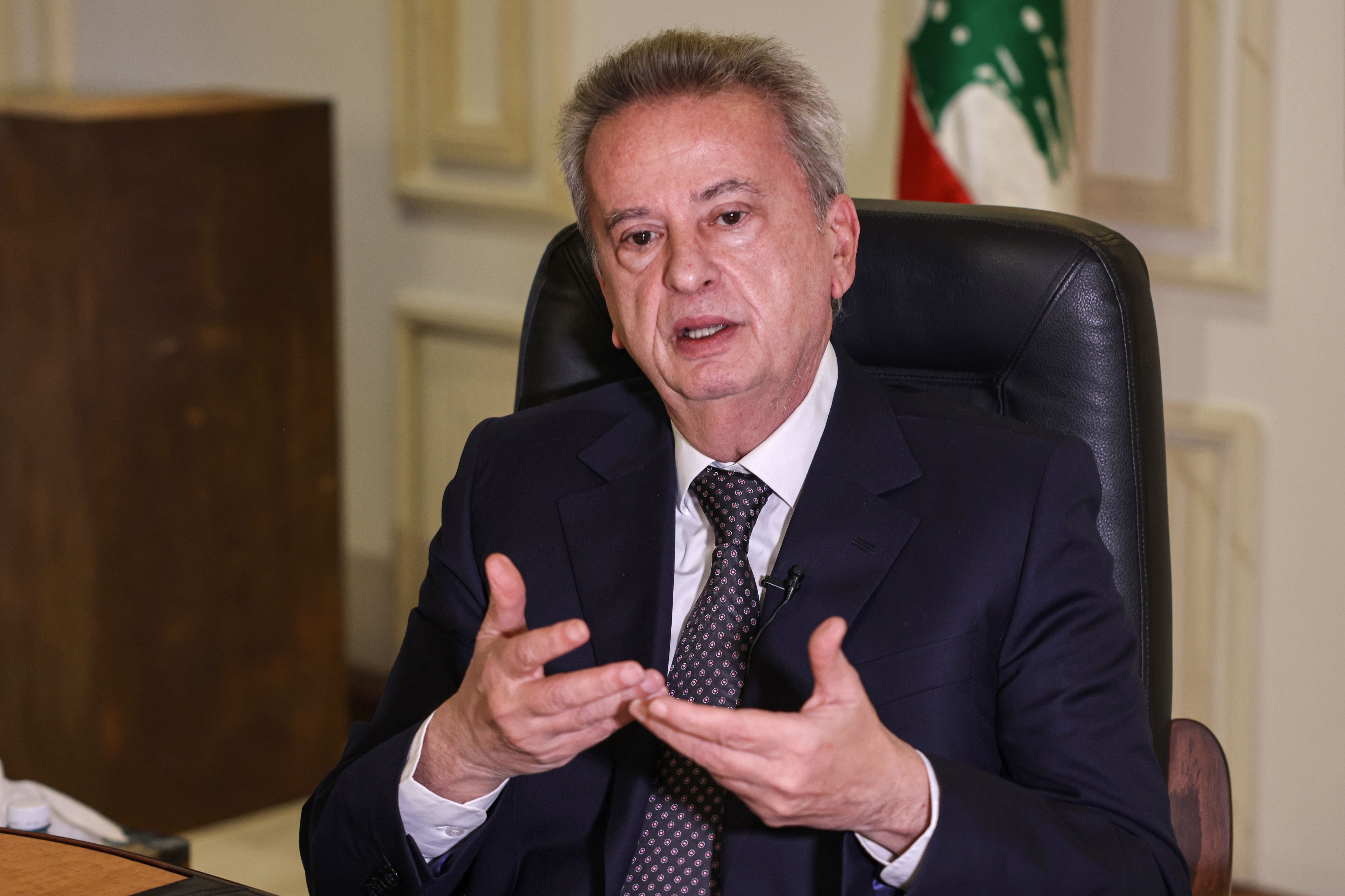 حاكم مصرف لبنان يقر: سعر الصرف لم يعد واقعياً ولا يمكن توحيده الآن