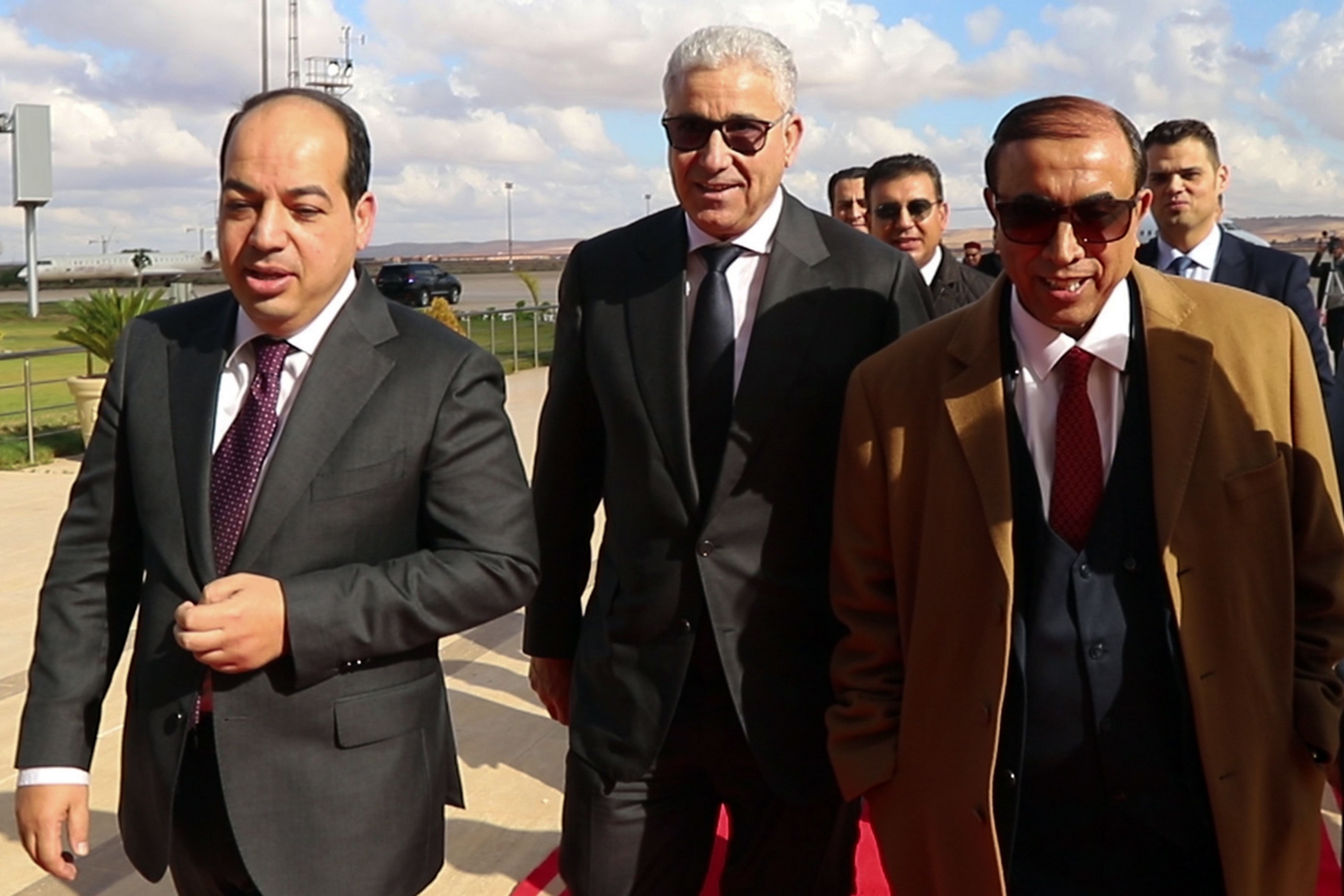 حركة انتخابية في ليبيا .. مرشحان للانتخابات الرئاسية يلتقيان حفتر