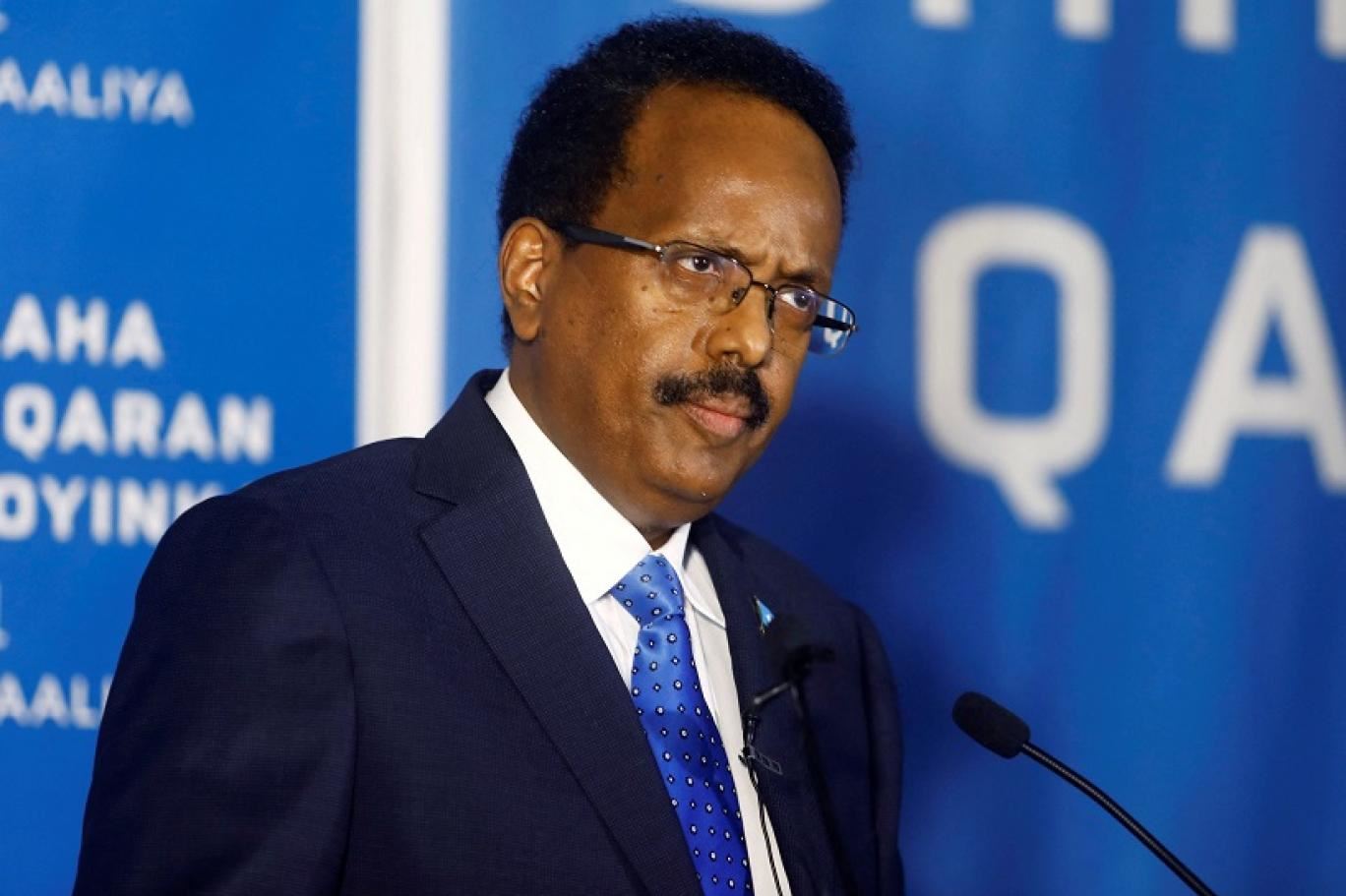 لماذا علق الرئيس الصومالي مهام رئيس الحكومة؟