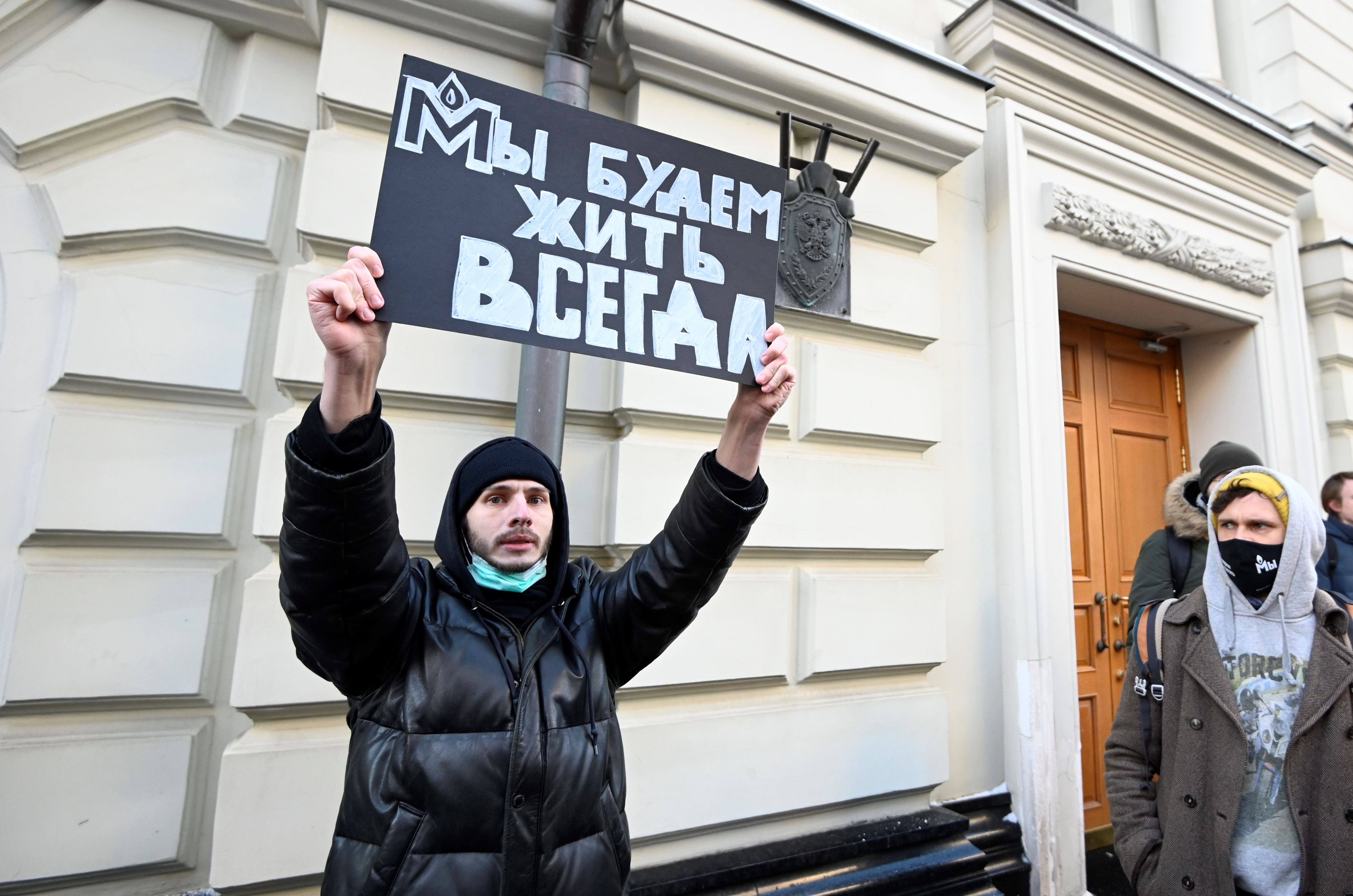 القضاء الروسي يوجه ضربة ثانية قاصمة لمجموعة "ميموريال" الحقوقية