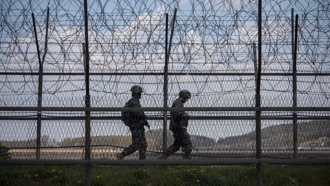 في حادثة نادرة.. شخص مجهول يعبر الحدود إلى كوريا الشمالية