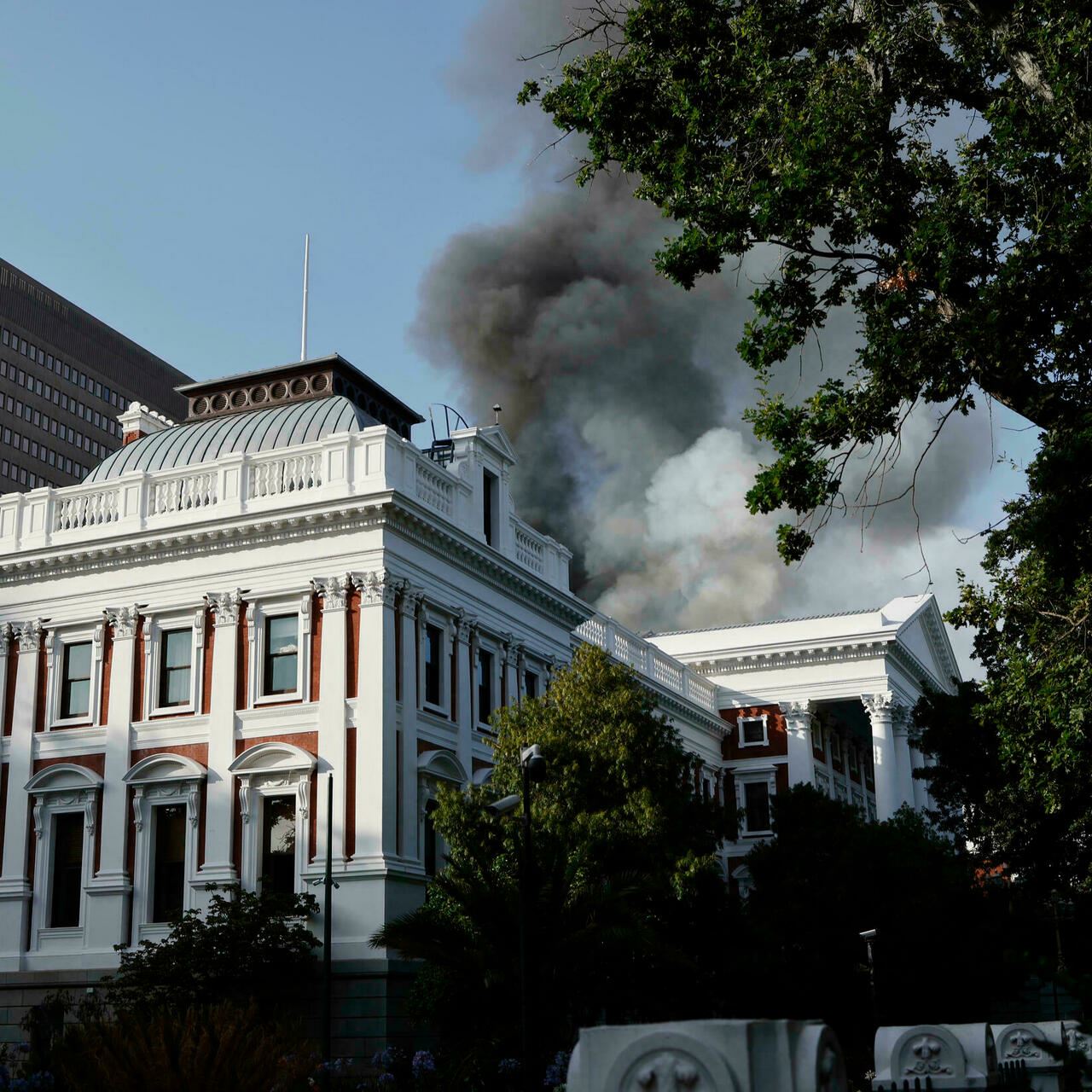 حريق في مقر برلمان جنوب أفريقيا