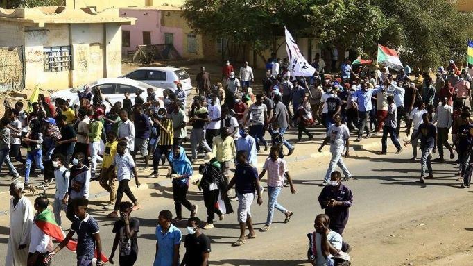 السودان في مخاض عسير .. فهل تحل استقالة حمدوك الأزمة أم تزيدها تعقيداً؟