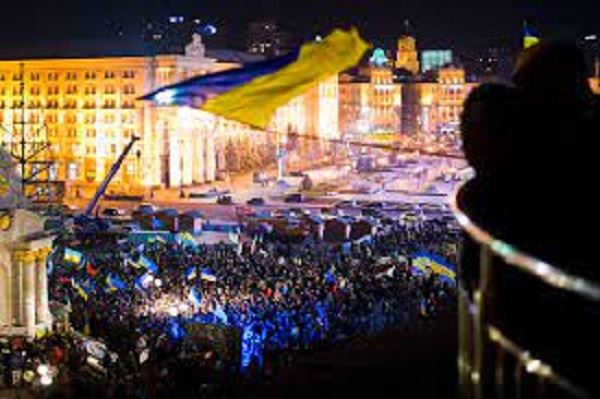 حركة ديبلوماسية ناشطة لاحتواء الأزمة الأوكرانية 

