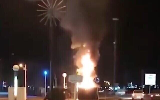 بعد إضرام النار في تمثال لسليماني .. طهران توقف مشتباً فيه