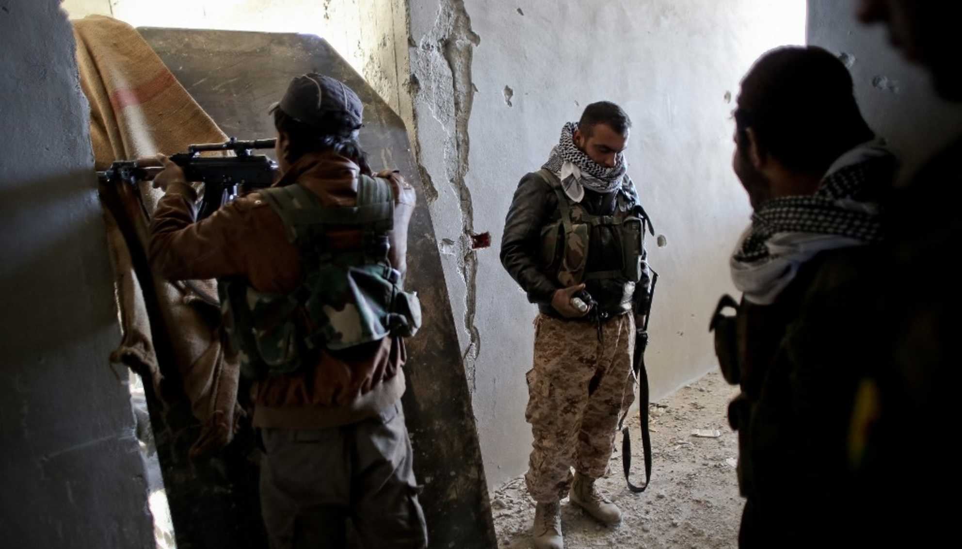 18 قتيلاً من القوات الكردية في هجوم لداعش على سجن في سوريا