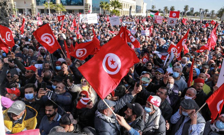 في تونس.. تداعيات توسيع الرئيس صلاحياته على حساب القضاء مستمرة