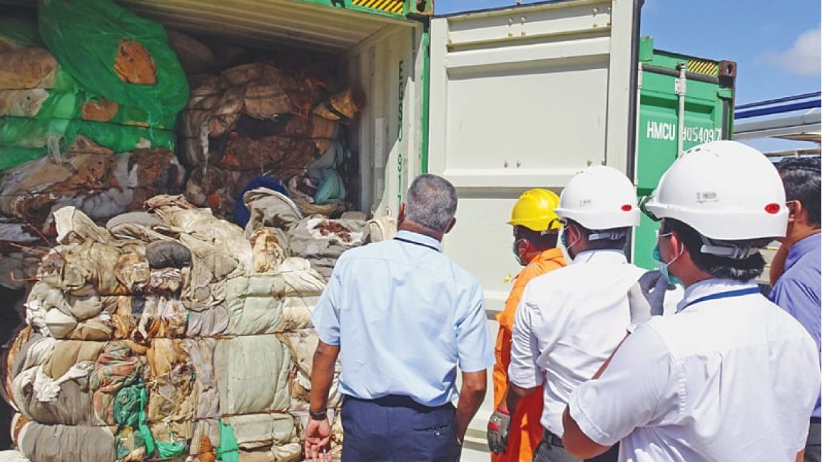 سريلانكا تعيد لبريطانيا أطناناً من النفايات السامة 