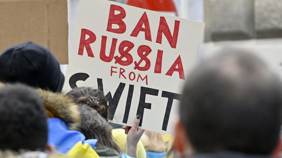 روسيا قد تواجه حرباً اقتصادية .. فكيف ستتلقى الصدمة؟