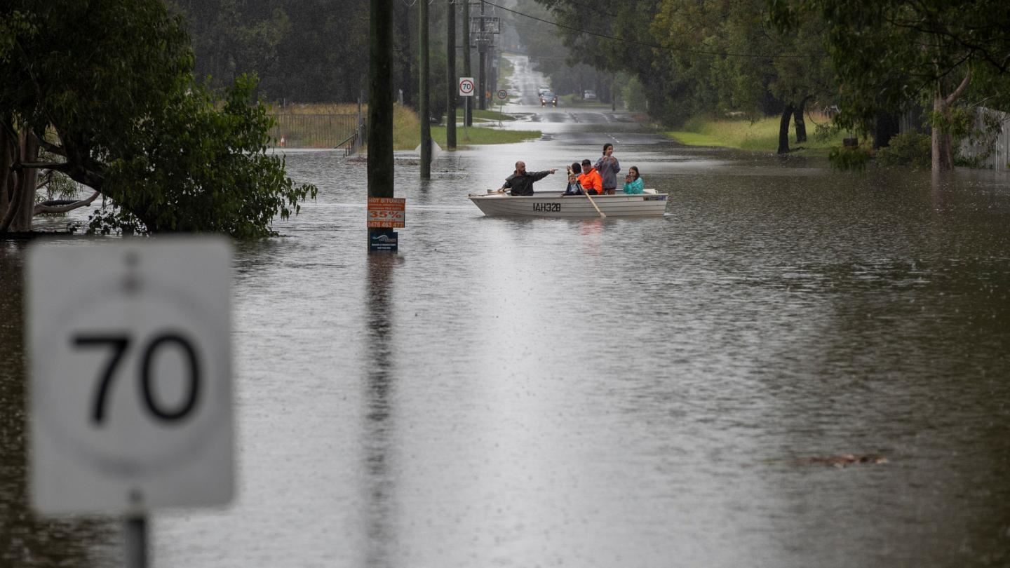 اجلاء عشرات آلاف السكان بسبب الفيضانات في أستراليا

