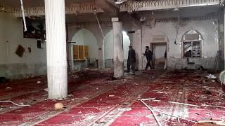30 قتيلا بانفجار داخل مسجد في بيشاور الباكستانية
