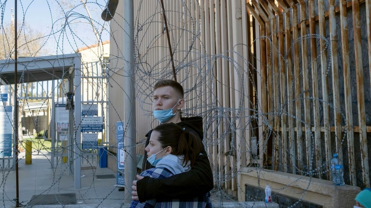 على الحدود الأميركية.. لاجئون أوكرانيون عالقون!