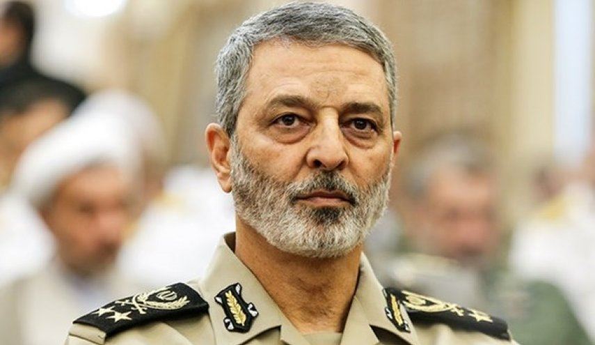 إيران تقصف أربيل وقائد جيشها يُجاهر: "متفوّقون بالمسيّرات"!