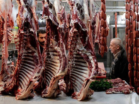 مائدة اللبنانيين شبه خالية من اللحوم