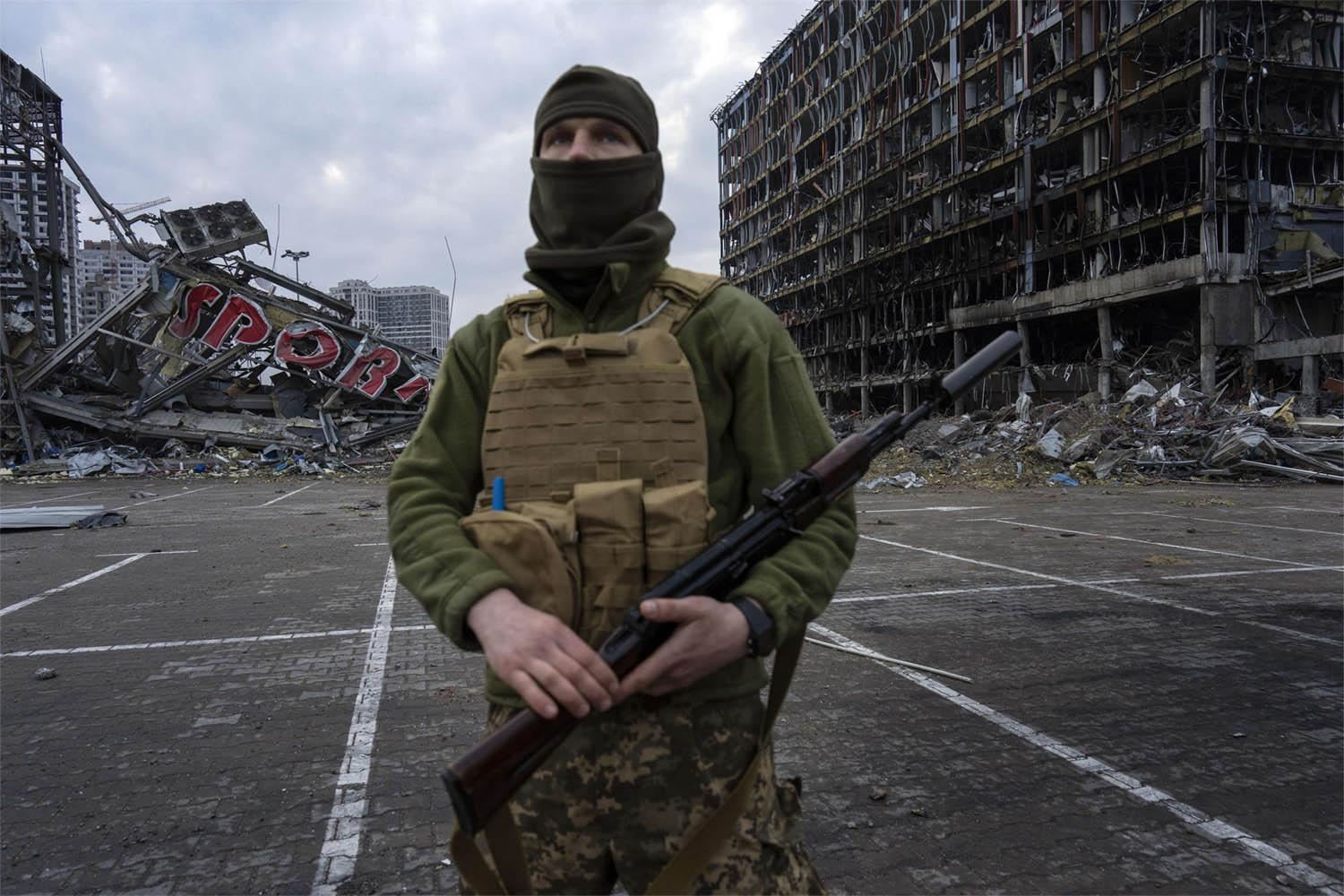 كيف يُعقّد المقاتلون الأجانب الحرب في أوكرانيا؟ وما علاقة "تيك توك"؟

