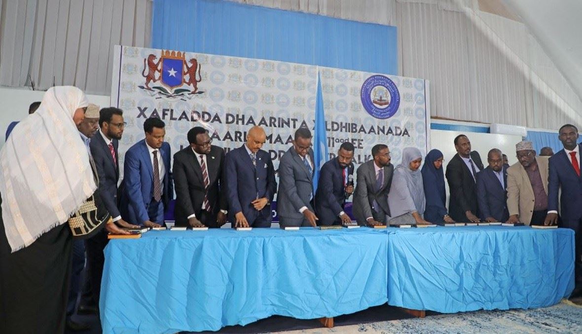بعد انتخابات فوضويّة.. النواب الصوماليون يؤدّون اليمين