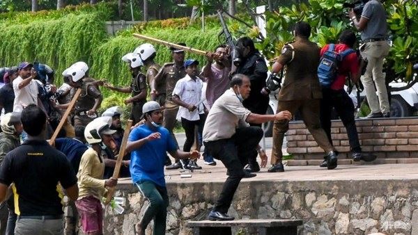 نائب قتل متظاهرًا ثم انتحر.. ماذا يحدث في سريلانكا؟