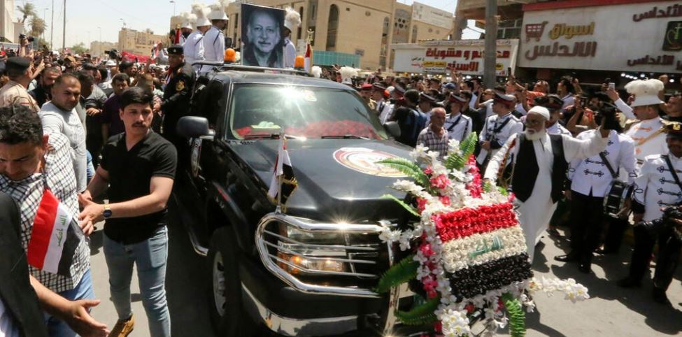 العراق يشيّع مظفر النواب في مأتم يليق بهامته