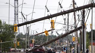 قتلى وانقطاع الكهرباء بسبب العواصف في كندا!
