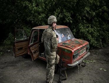بين العقوبات والدبلوماسية .. هل تضع الحرب في أوكرانيا أوزارها؟