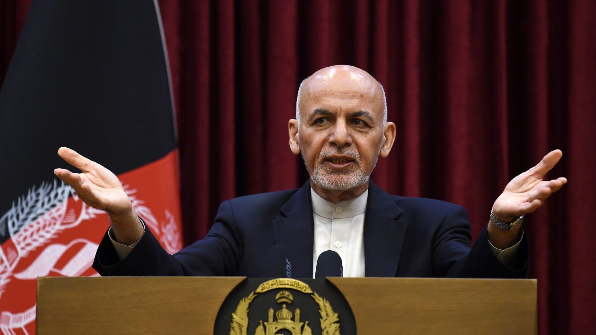 هل فرّ الرئيس الأفغاني السابق من كابول مع الملايين؟