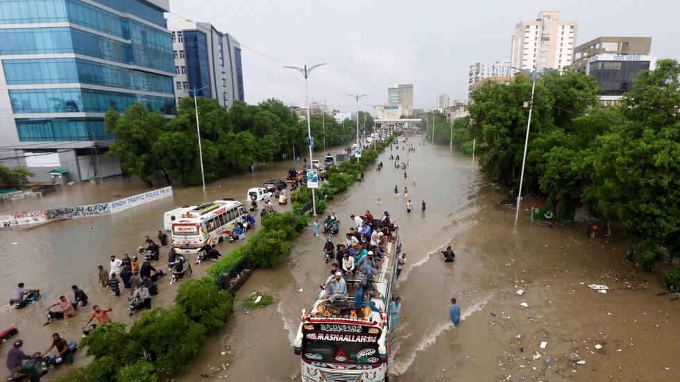 الأمطار الموسمية تودي بحياة 77 شخصا في باكستان

